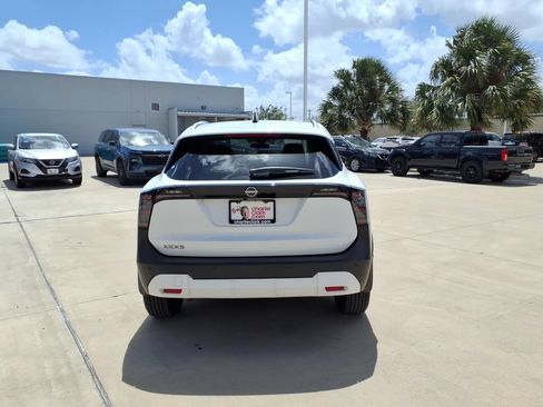 Used 2026 Nissan Kicks SV FWD image 4