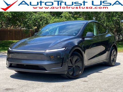 Used 2026 Tesla Model Y Long Range image 1