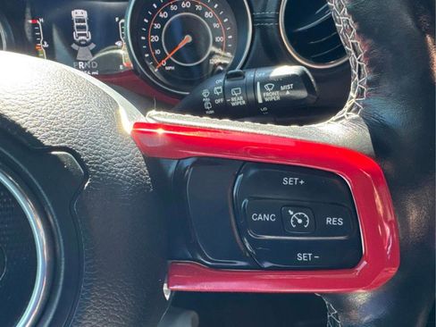 Used 2019 Jeep Wrangler Unlimited Sahara AWD/4WD image 17