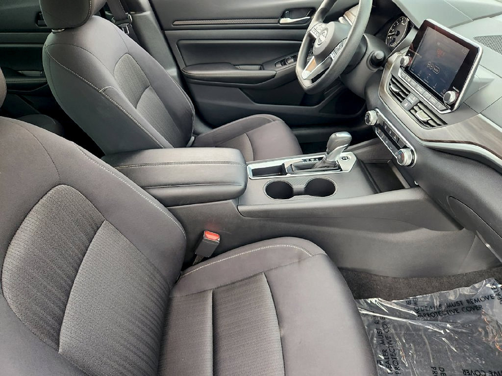 Used 2025 Nissan Altima 2.5 SV FWD image 14