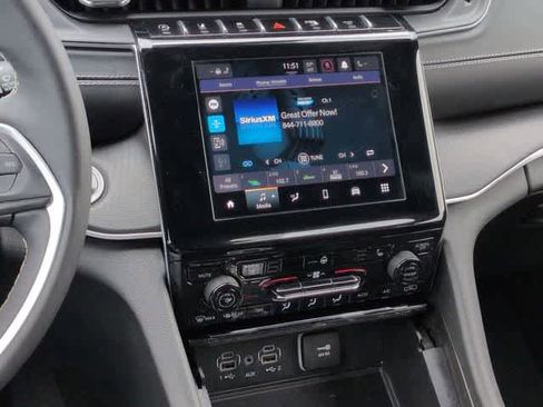 Used 2024 Jeep Grand Cherokee L Laredo image 28