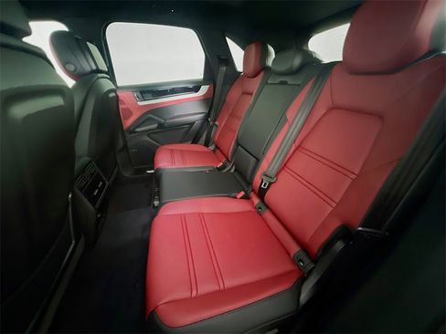 New 2026 Porsche Cayenne Base image 24
