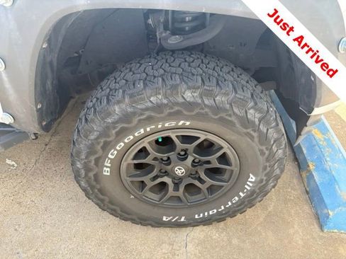 Used 2022 Toyota Tacoma SR w/ SX Package RWD image 16