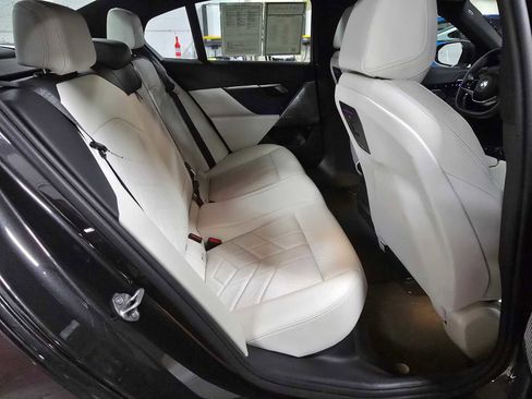 Used 2024 BMW 530i xDrive w/ Convenience Package image 15