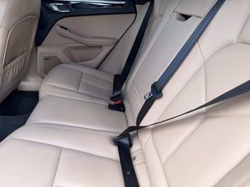 Certified 2024 Porsche Macan AWD/4WD image 20