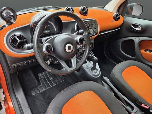 Used 2016 smart fortwo passion RWD image 10