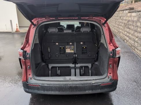 Used 2021 Toyota Sienna XLE w/ XLE Plus Package image 26