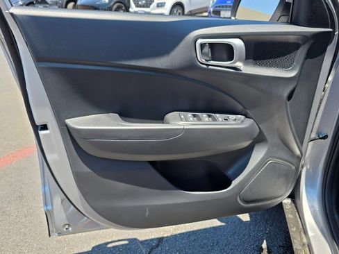 New 2025 Hyundai Venue SEL image 21