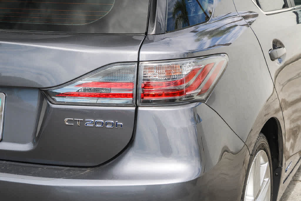 Used 2016 Lexus CT 200h w/ Seat Comfort Package FWD image 7