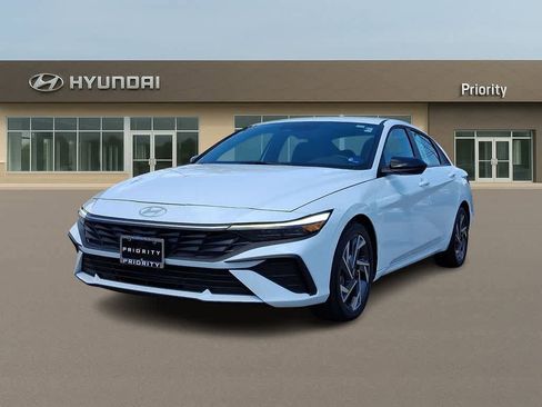 Certified 2025 Hyundai Elantra Sport FWD image 1