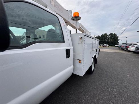 Used 2004 Ford F550 4x4 Regular Cab Super Duty image 13