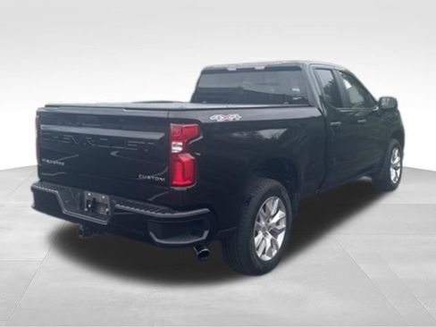 Used 2020 Chevrolet Silverado 1500 Custom w/ Custom Value Package AWD/4WD image 2