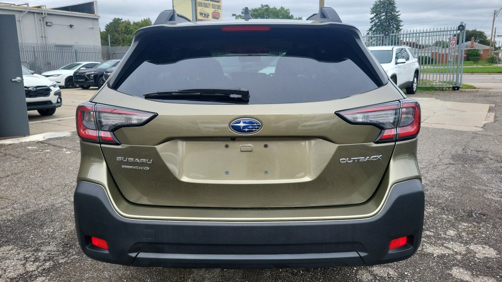 Used 2023 Subaru Outback Premium AWD/4WD image 9