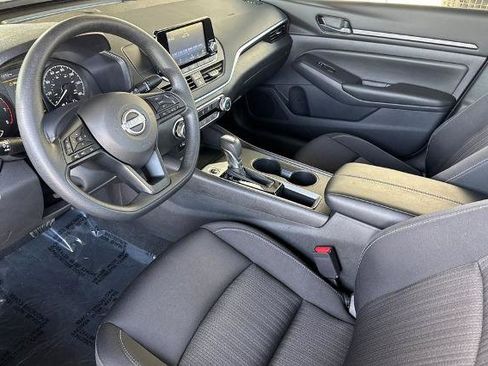 Certified 2024 Nissan Altima 2.5 S FWD image 9