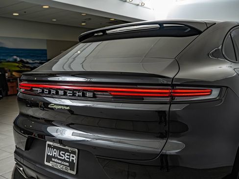 Certified 2025 Porsche Cayenne E-Hybrid Coupe AWD/4WD image 17