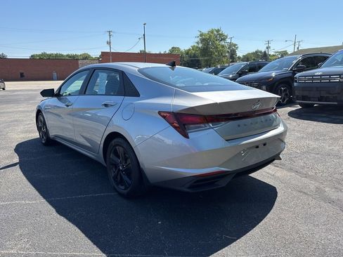 Used 2023 Hyundai Elantra SEL image 5