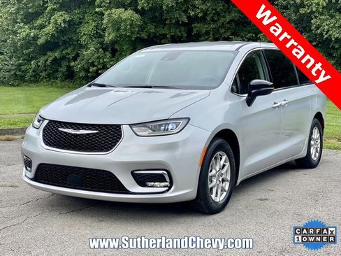 Used 2024 Chrysler Pacifica Touring-L image 3