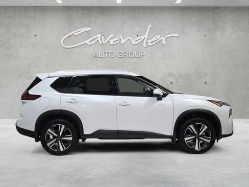Used 2025 Nissan Rogue SL FWD image 17