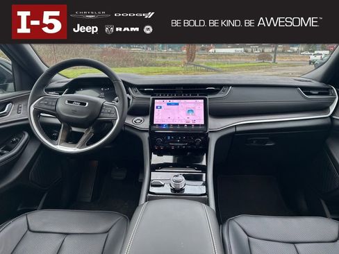 New 2025 Jeep Grand Cherokee Limited w/ Luxury Tech Group II image 8