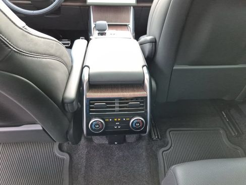 Used 2024 Land Rover Range Rover Long Wheelbase SE AWD/4WD image 32