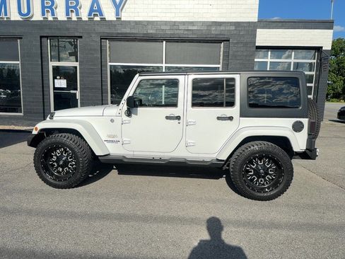 Used 2015 Jeep Wrangler Unlimited Sahara w/ Connectivity Group AWD/4WD image 2
