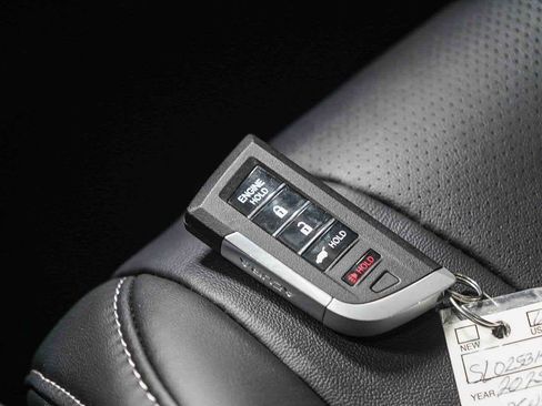 Used 2025 Acura MDX SH-AWD w/ Technology Package image 30