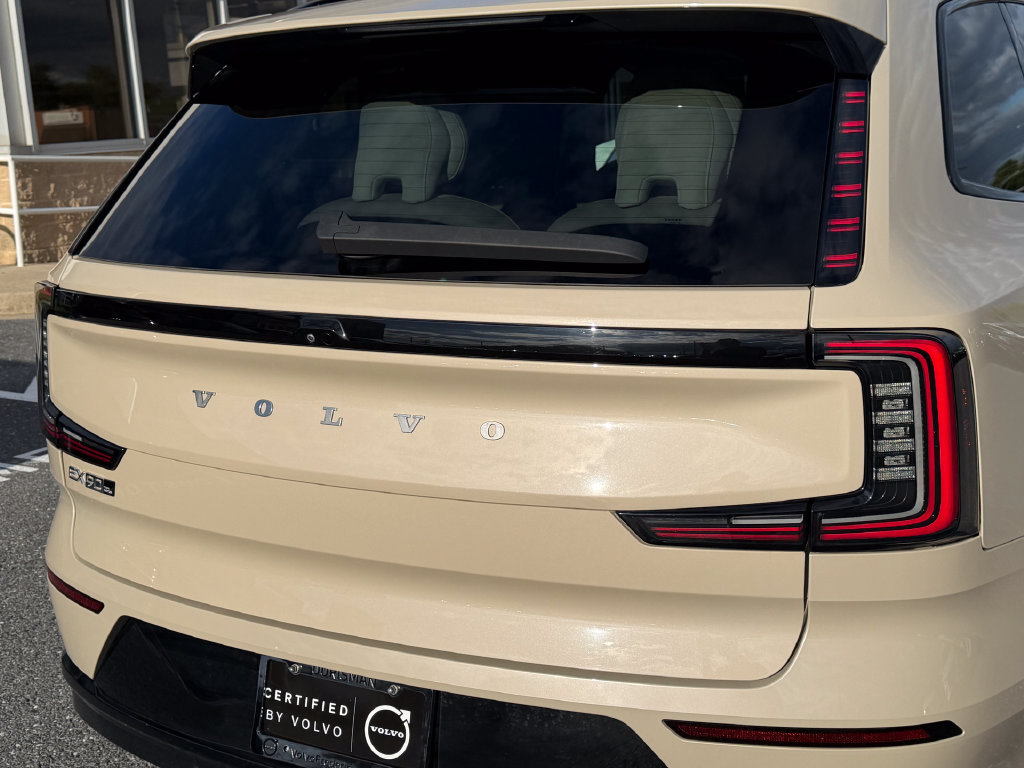 Certified 2025 Volvo EX90 Plus AWD/4WD image 11