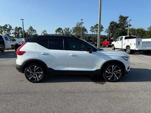 Used 2020 Volvo XC40 T5 R-Design AWD/4WD image 2