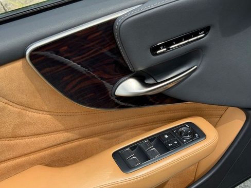 Certified 2023 Lexus LS 500 AWD w/ Interior Upgrade Package image 22