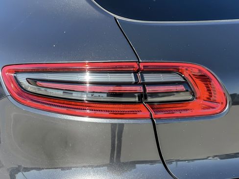 Used 2018 Porsche Macan S image 27