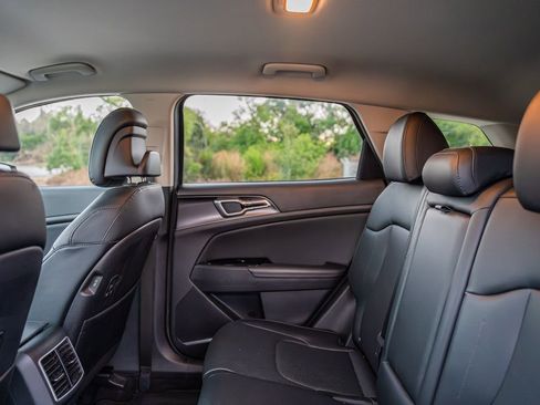 Used 2023 Kia Sportage EX image 19