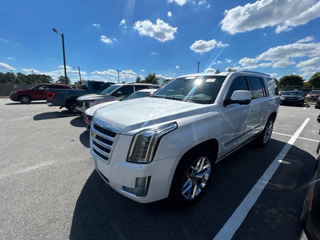 Used 2018 Cadillac Escalade Premium Luxury AWD/4WD image 3