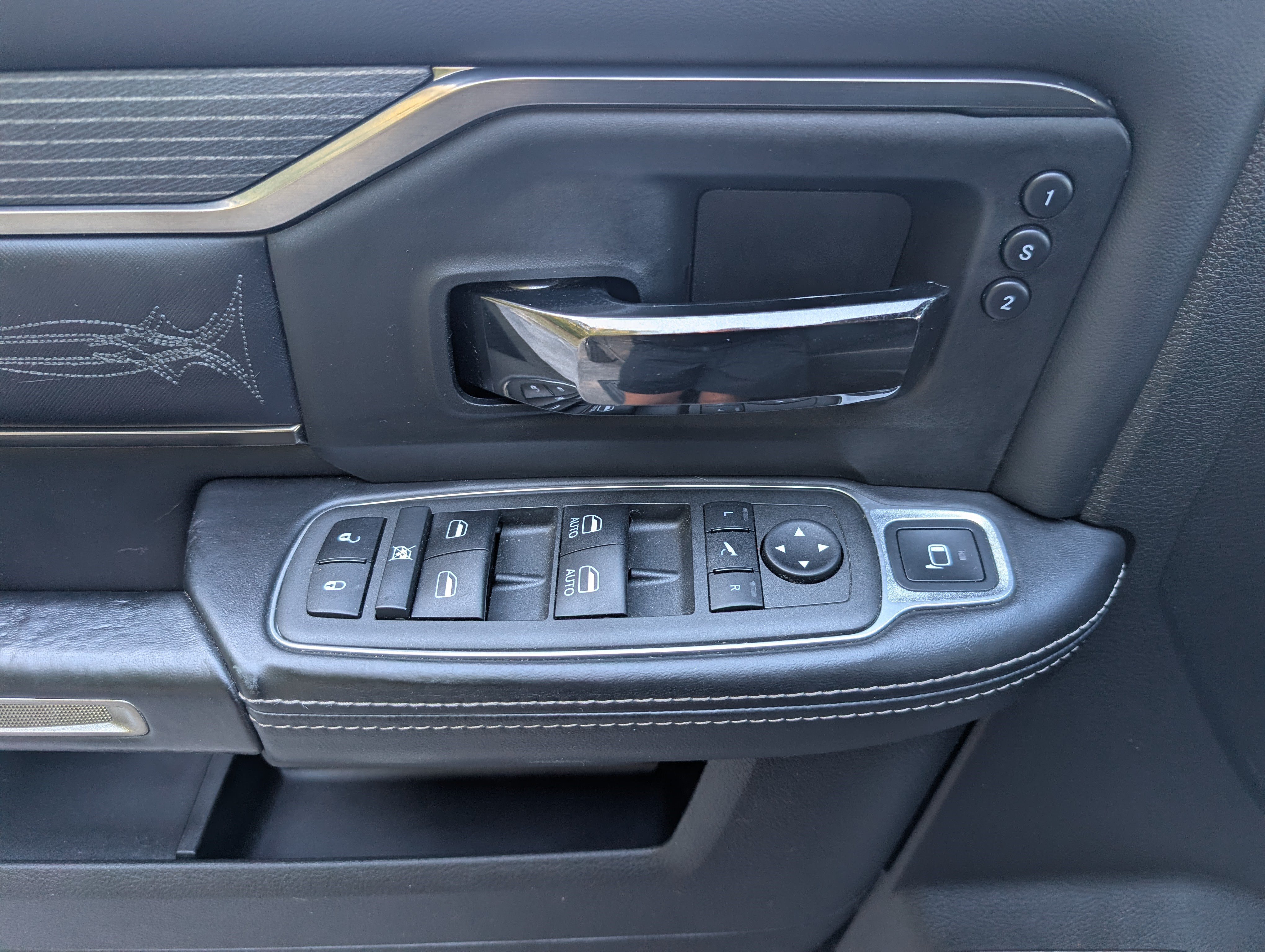 Used 2022 RAM 3500 Limited AWD/4WD image 15
