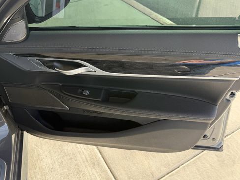 Used 2022 BMW 740i w/ M Sport Package image 21