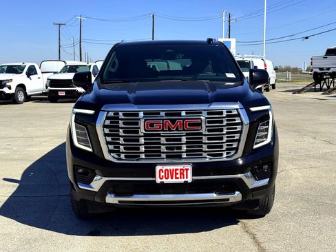 Used 2025 GMC Yukon XL Denali image 3