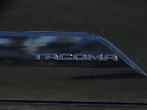 Used 2025 Toyota Tacoma TRD Sport image 9