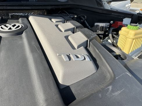 Used 2014 Volkswagen Touareg TDI image 30