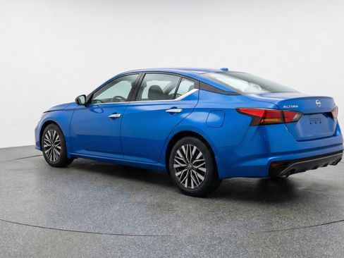 Used 2025 Nissan Altima 2.5 SV image 6