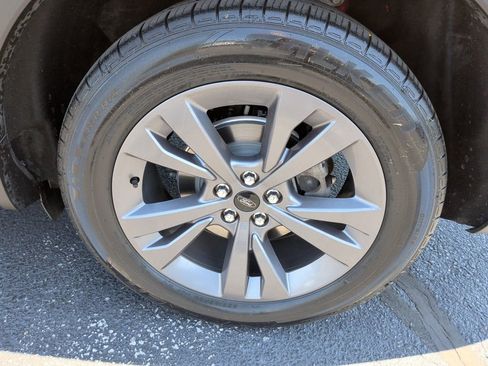 Used 2021 Ford Explorer XLT w/ Equipment Group 202A AWD/4WD image 35