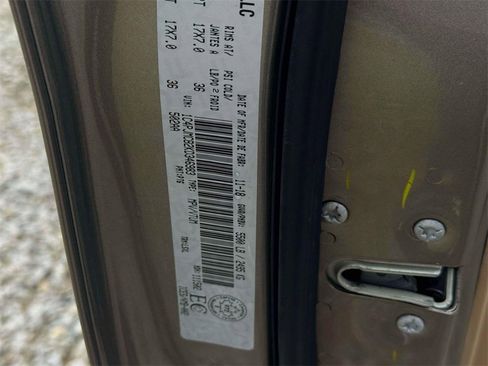 Used 2019 Jeep Cherokee Latitude w/ Cold Weather Group image 16