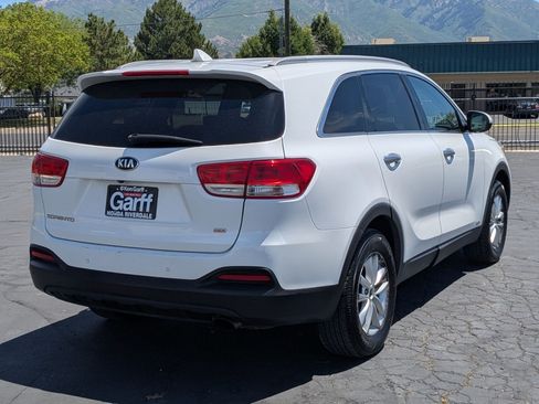 Used 2018 Kia Sorento AWD image 3