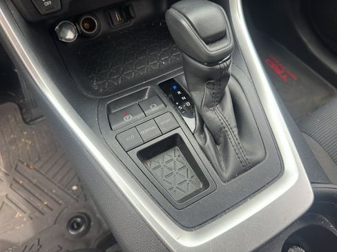 Used 2021 Toyota RAV4 LE FWD image 20