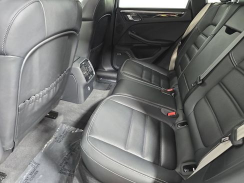 Certified 2025 Porsche Macan AWD/4WD image 24