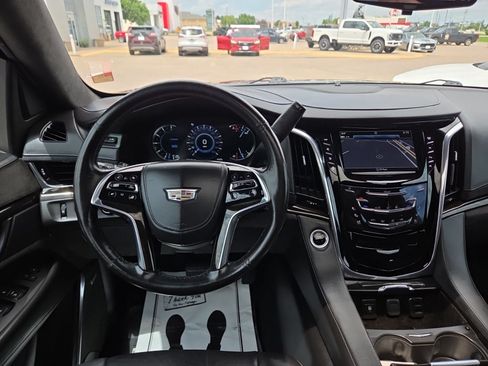 Used 2017 Cadillac Escalade Platinum AWD/4WD image 26