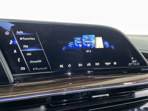 Used 2023 Cadillac Escalade Premium Luxury image 14