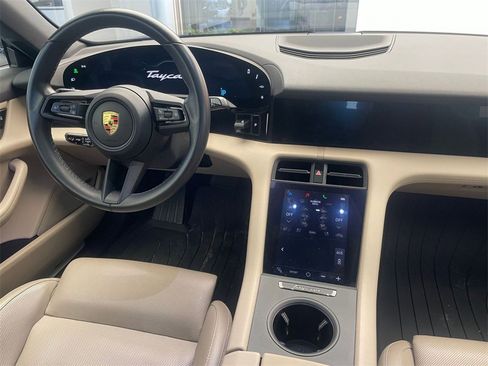 Used 2021 Porsche Taycan 4S image 10