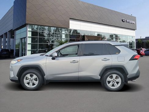 Used 2021 Toyota RAV4 XLE image 3