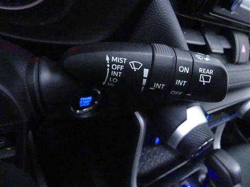 Used 2022 Toyota RAV4 XLE image 19