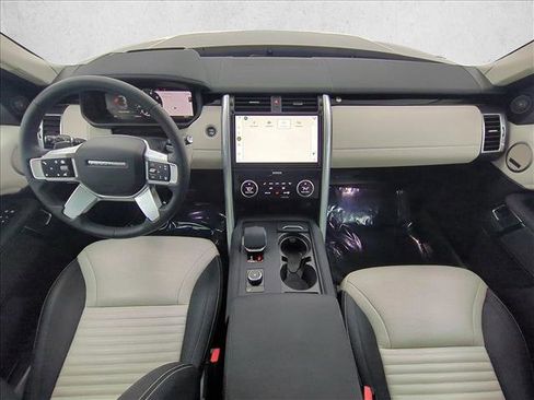 Certified 2025 Land Rover Discovery S AWD/4WD image 20