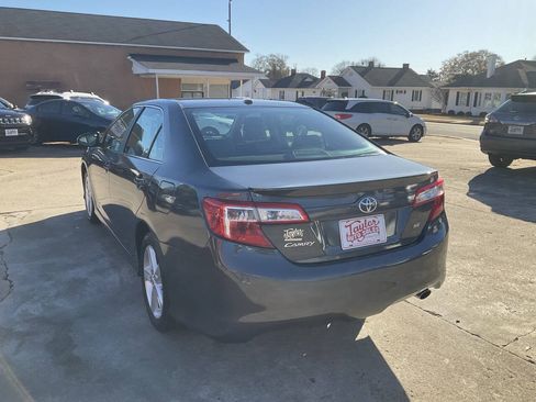 Used 2012 Toyota Camry SE FWD image 5
